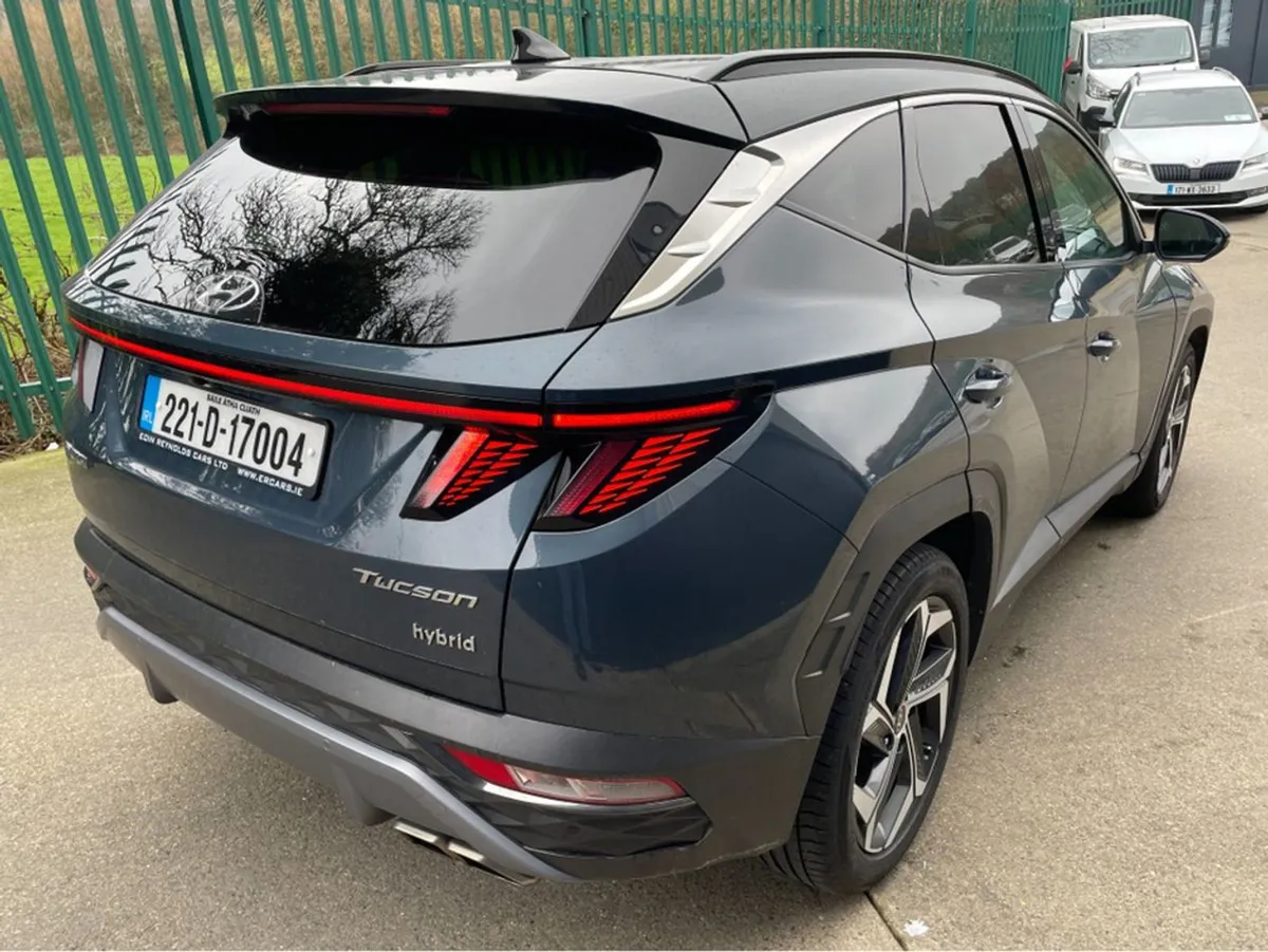 Hyundai Tucson Executive Plus 2tone HEV Auto Hybr - Image 4