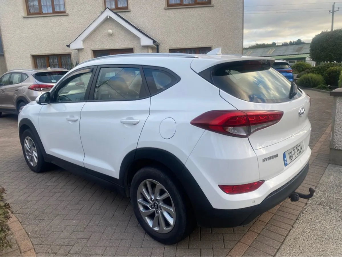 Hyundai Tucson 1.7 SE NAV BLD 116PS 5DR - Image 2
