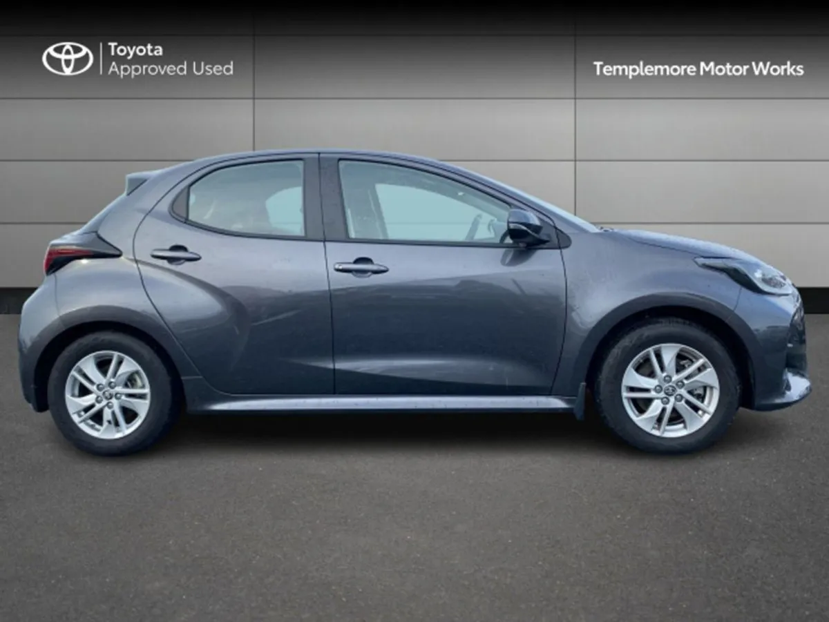 Toyota Yaris Yaris 1.5 Hybrid Luna - Image 3