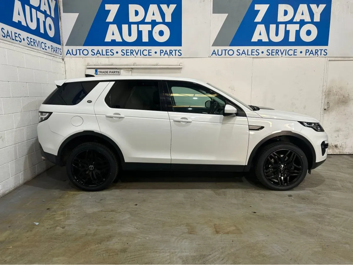 Land Rover Discovery Sport Sport 2.0 ED4 SE 5DR - Image 3