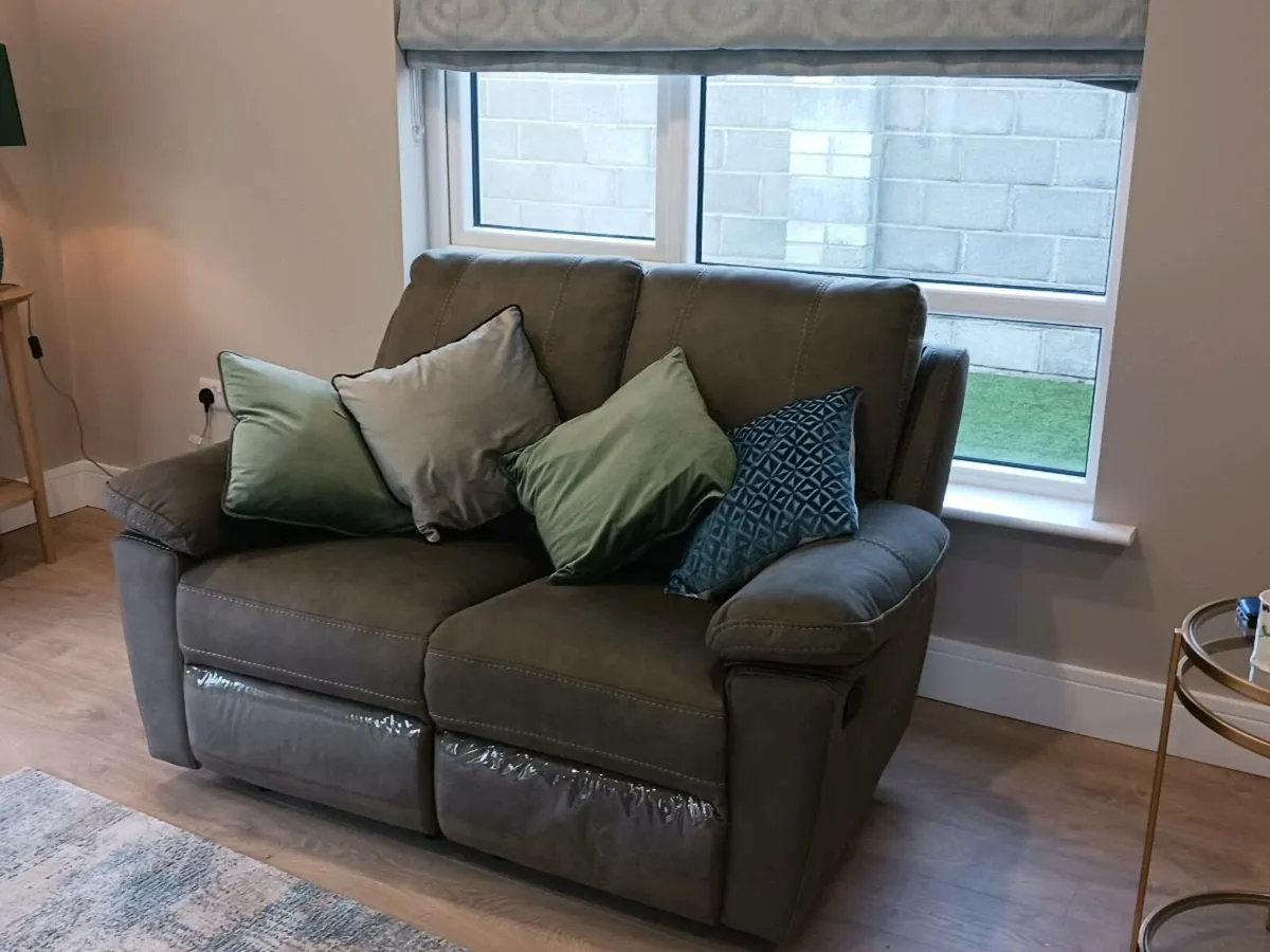 2 seater recliner - Image 2
