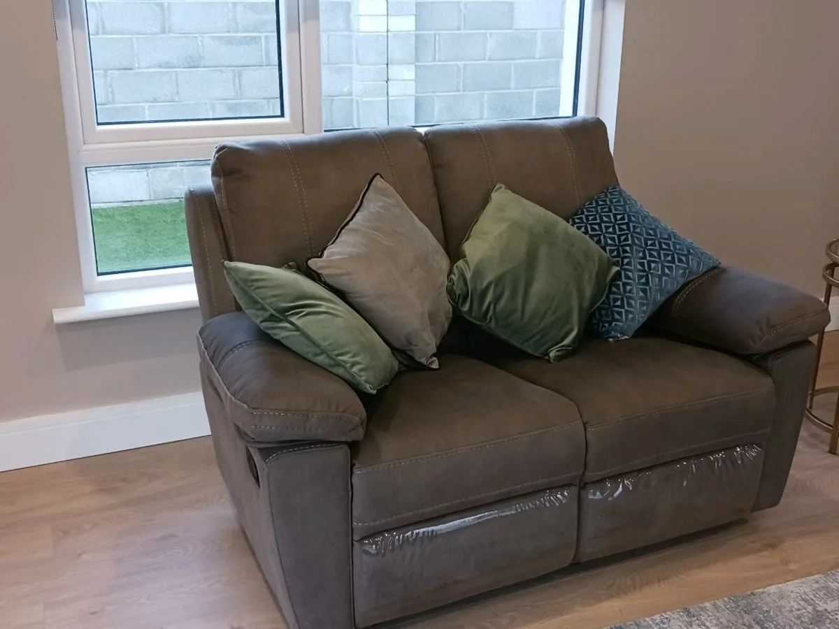 2 seater recliner - Image 3