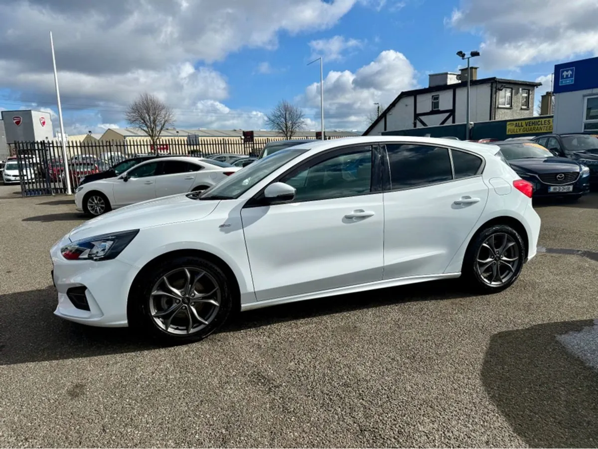 Ford Focus St-line Edition 5DR 1.0t Hybrid - Image 4