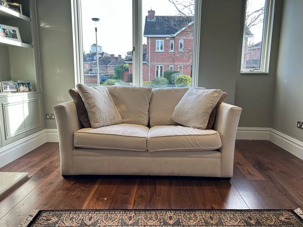 2.5 seater cream sofa. - Image 1