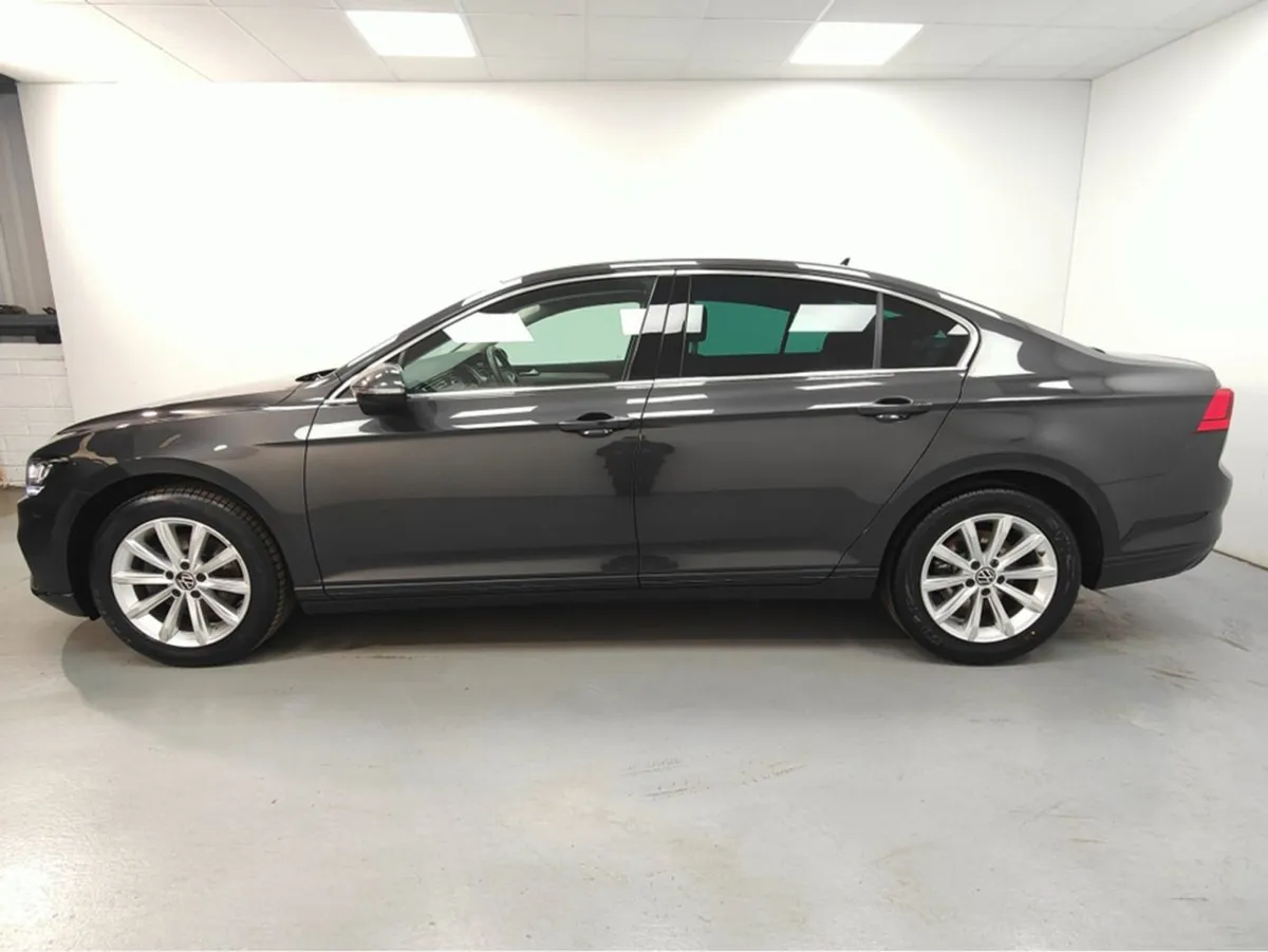 Volkswagen Passat Business 2.0 TDI Manual 6speed - Image 3