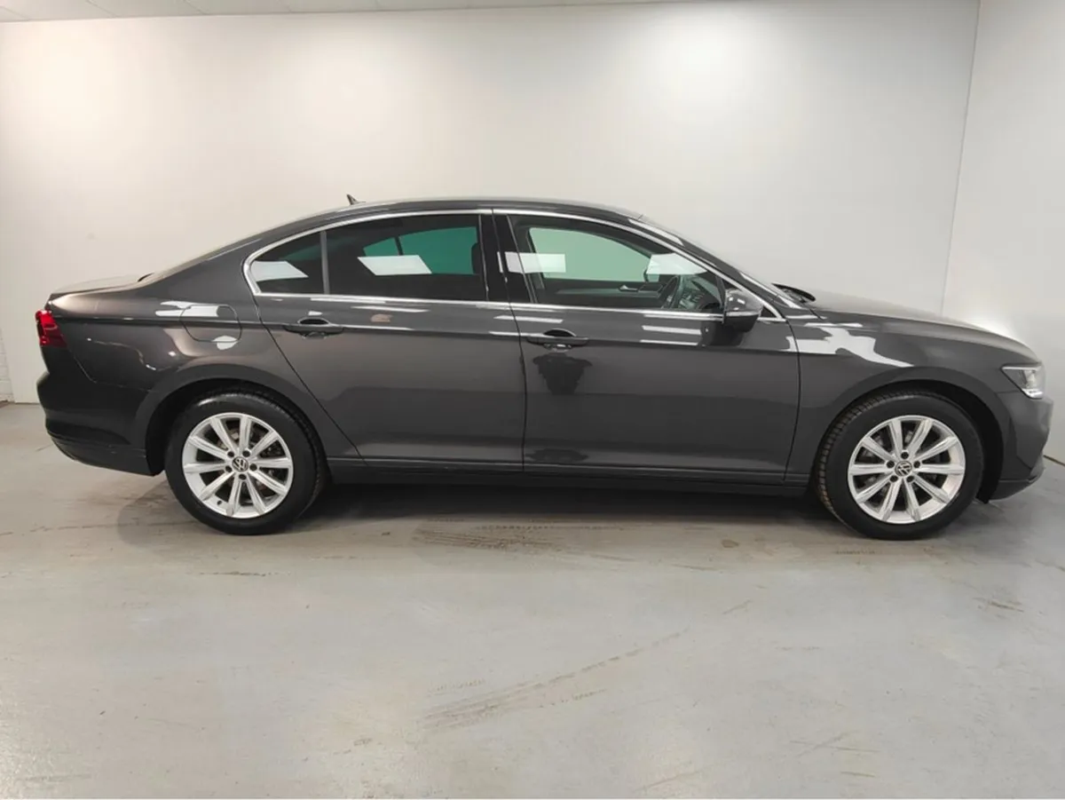 Volkswagen Passat Business 2.0 TDI Manual 6speed - Image 4