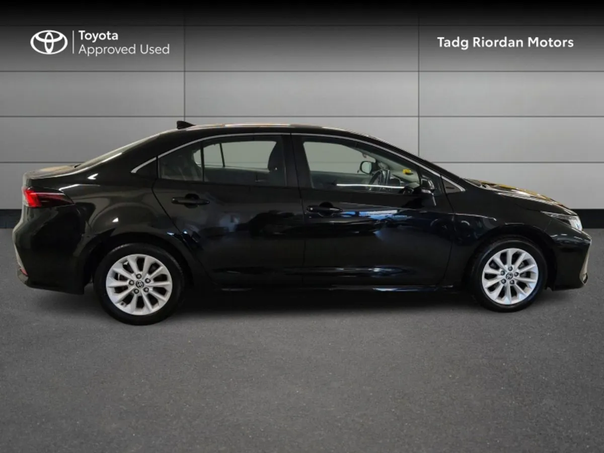 Toyota Corolla Hybrid Luna - Image 3
