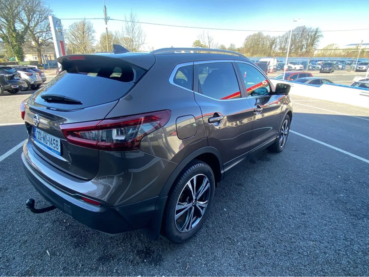 Nissan QASHQAI 1.3 PET SV Premium Automatic 24 Mo - Image 3