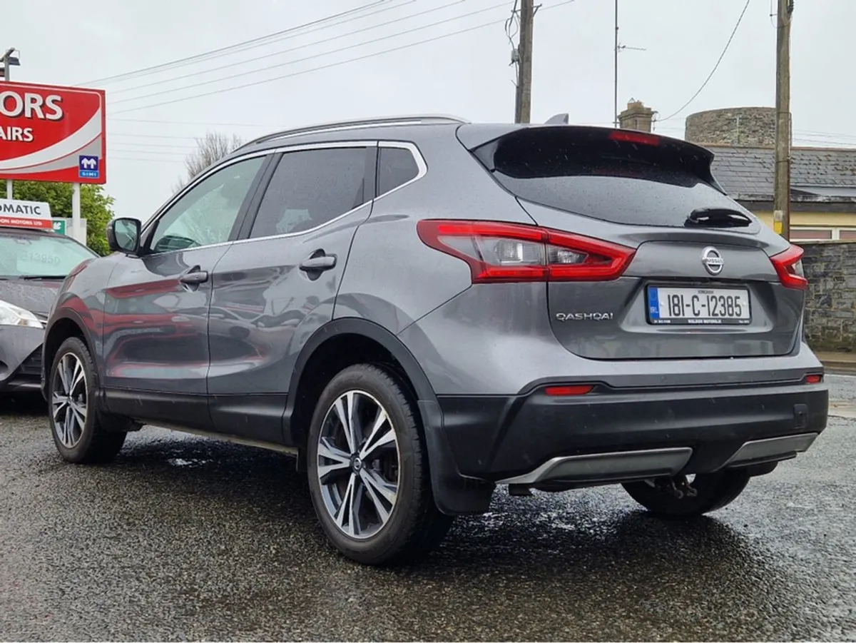 Nissan QASHQAI 1.5 DSL SV Premium SS Part LEA 4DR - Image 4