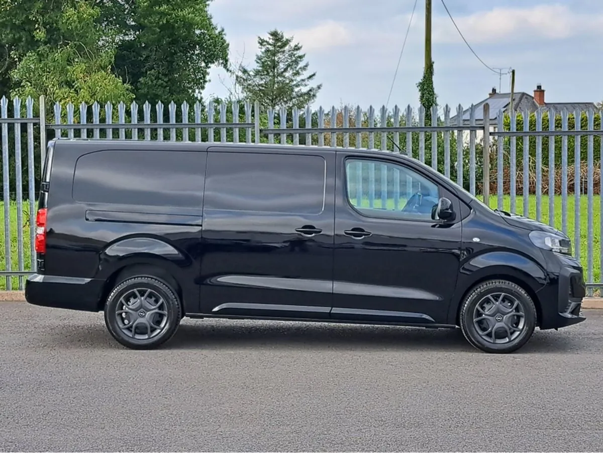 Opel Vivaro Sportive 1.5td 120BHP L2h1  rev Camer - Image 4
