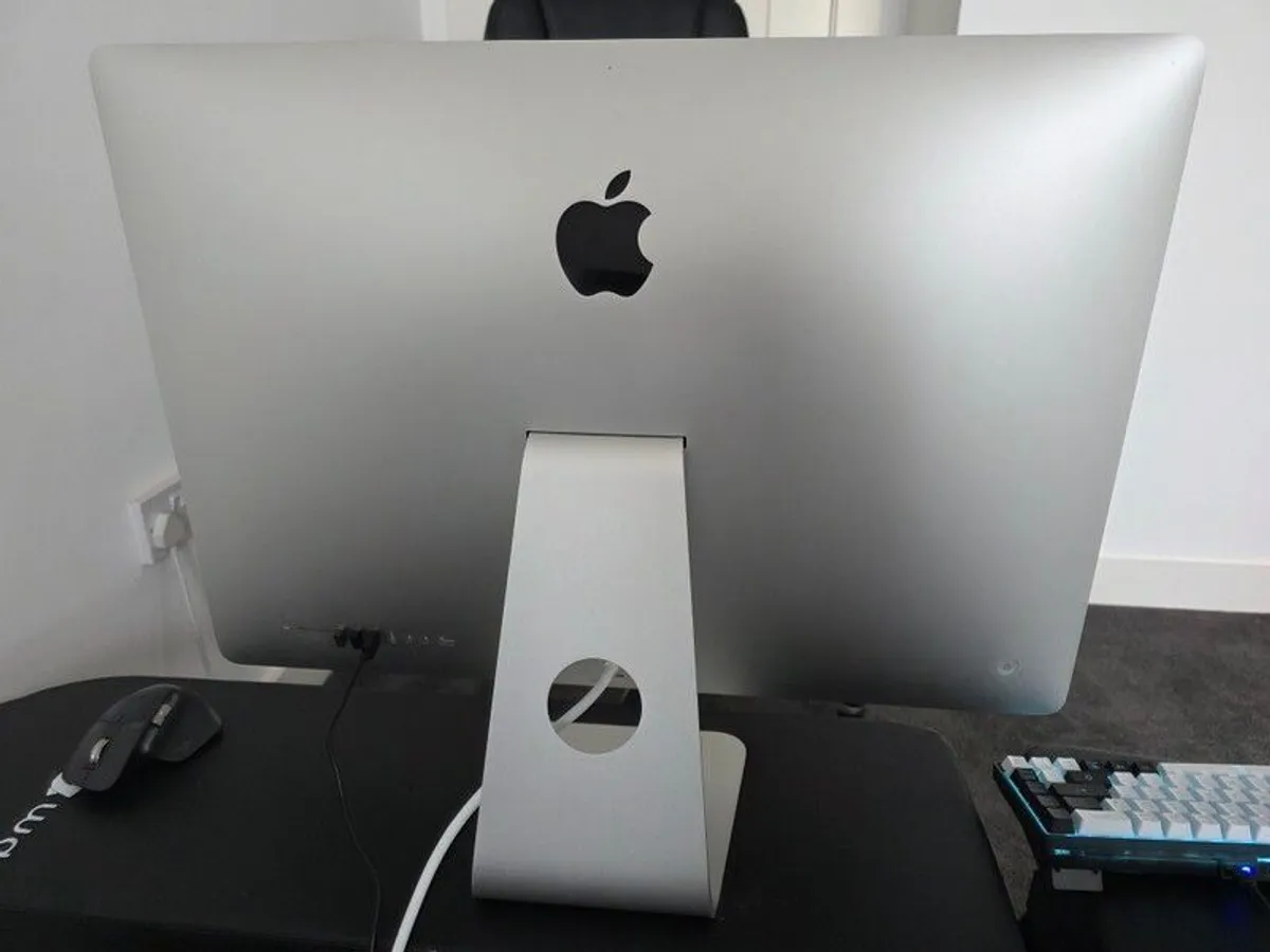late 2015, upgraded ram (24gb). 5k with carry case - Image 3
