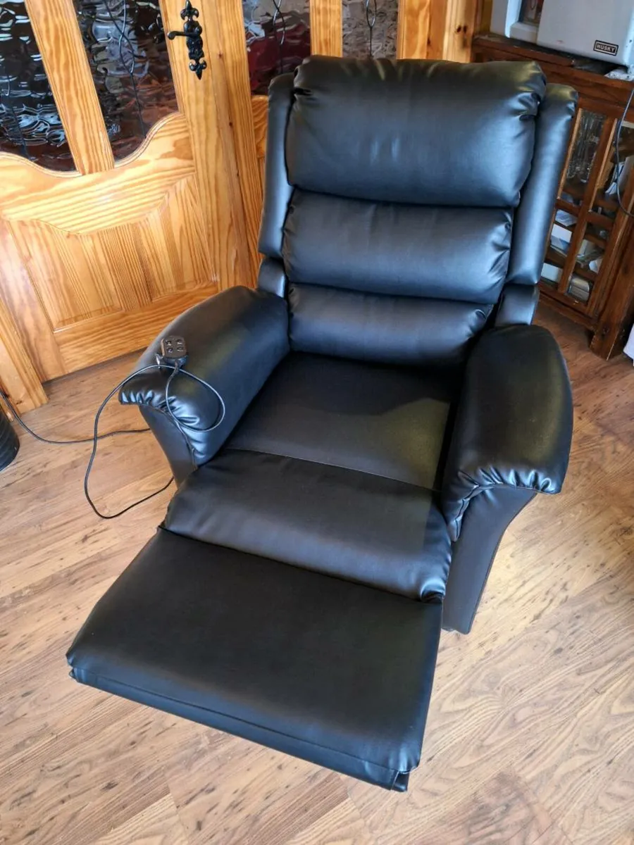 Riser recliner electric armchair - Image 3