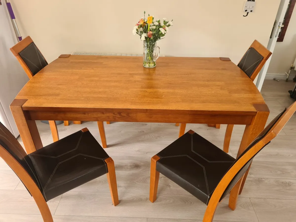 Dining table and chairs - Image 1