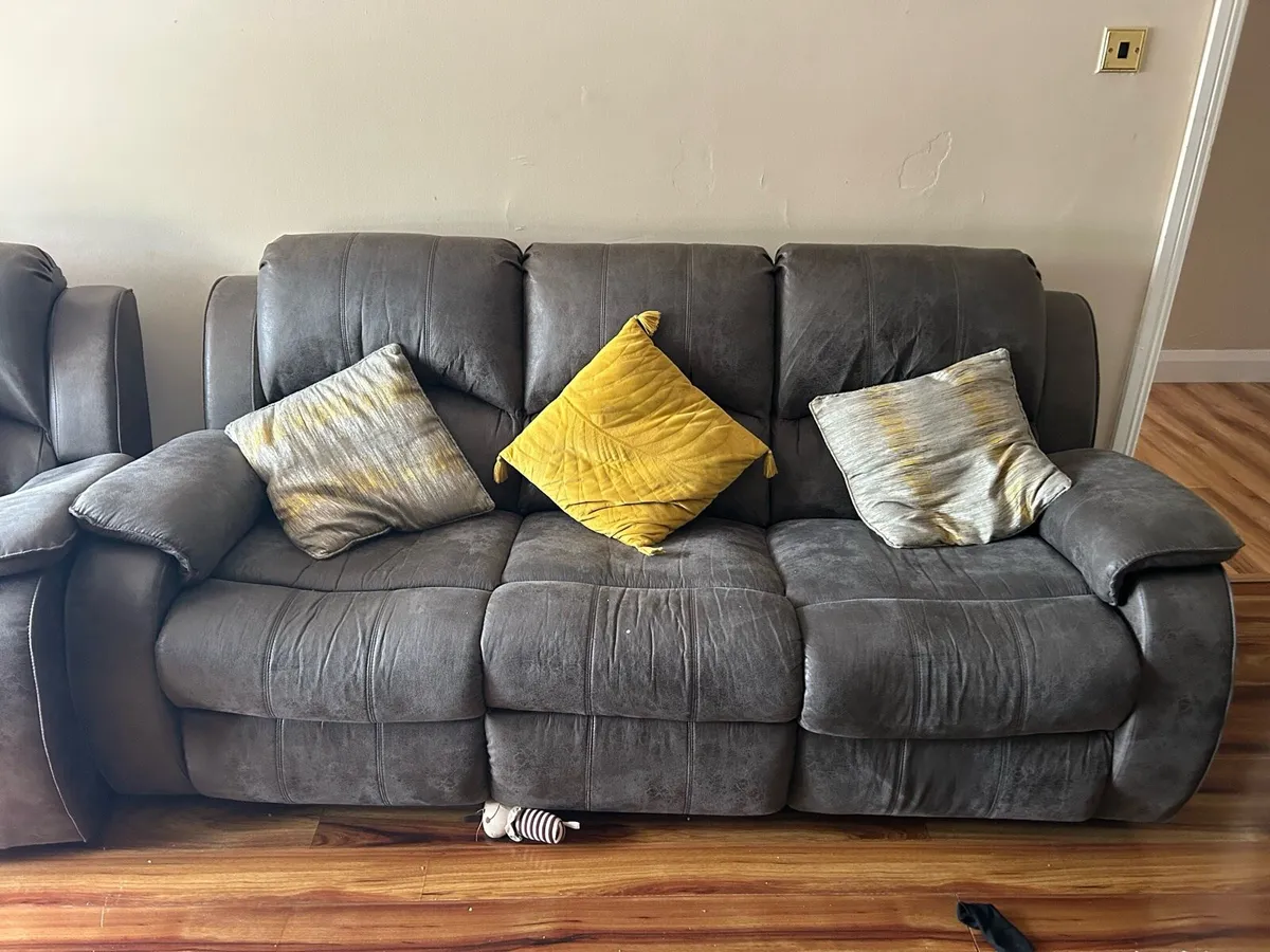 Suite of furniture - Image 2