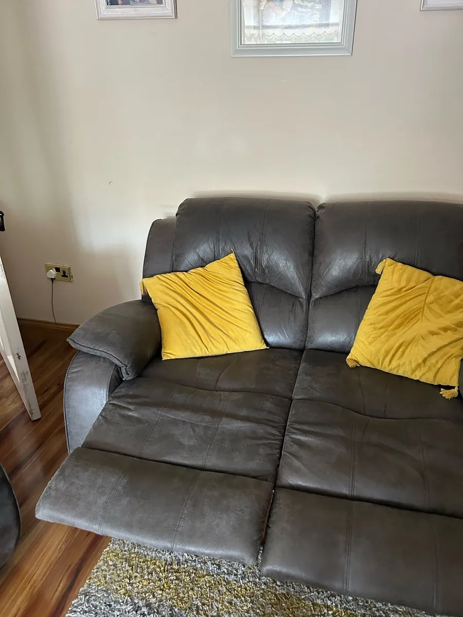 Suite of furniture - Image 3