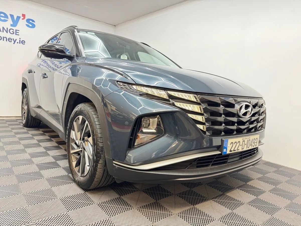 Hyundai Tucson 2WD Executive  two Tone - Image 3