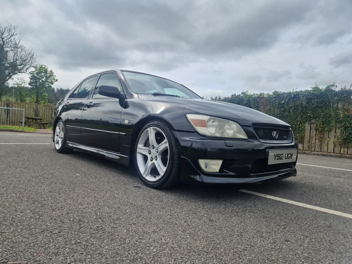 Lexus IS 2002 - Image 2