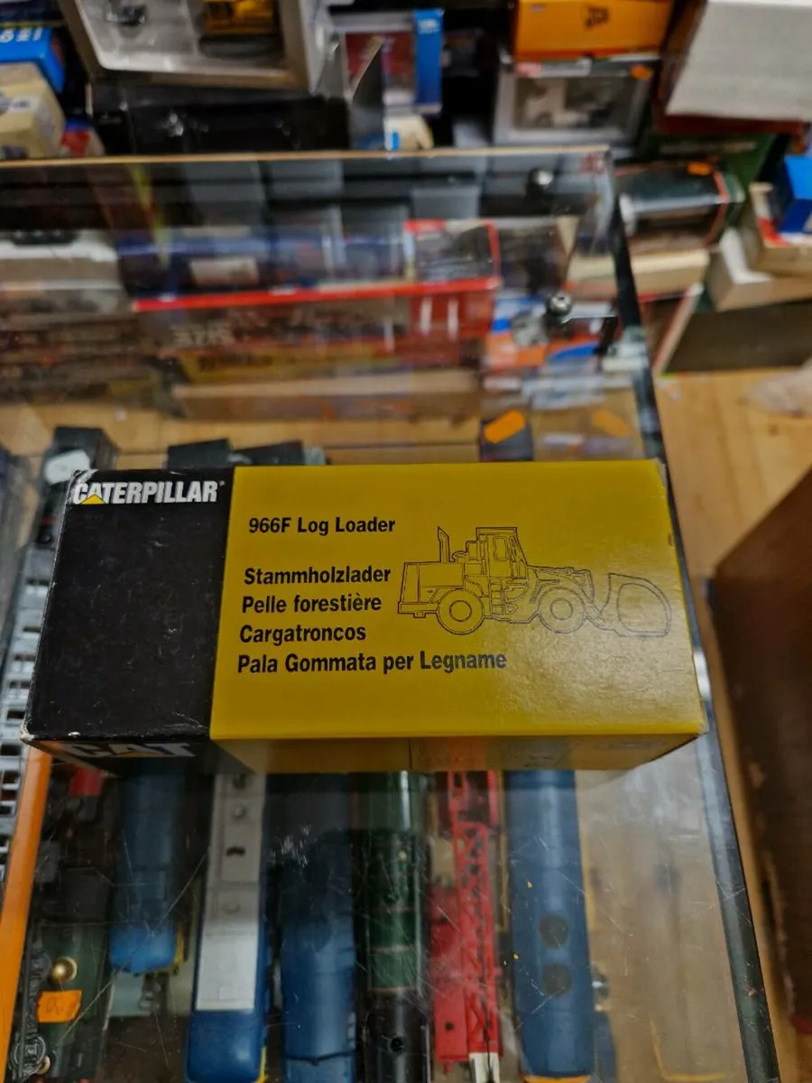 Corgi NZG Caterpillar Log Loader 1.50 - Image 1