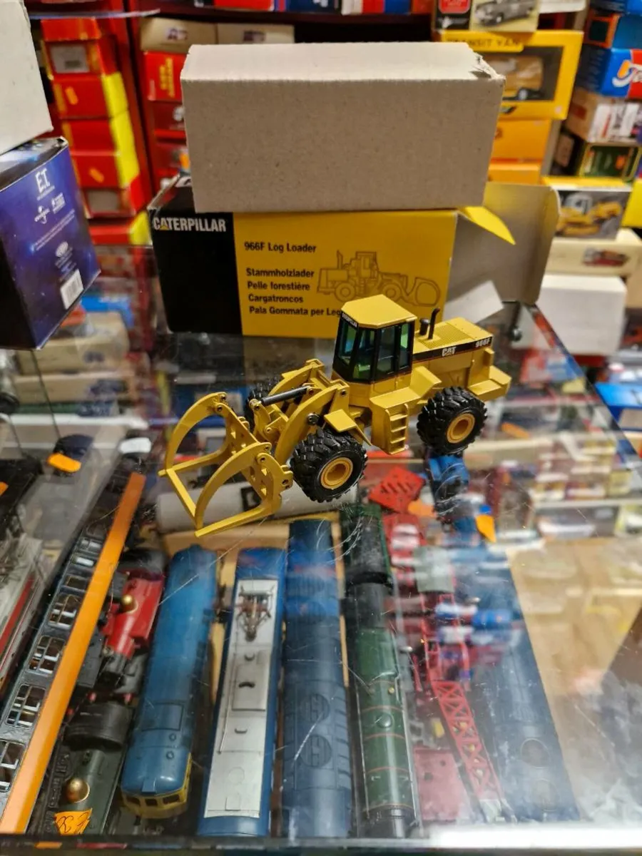 Corgi NZG Caterpillar Log Loader 1.50 - Image 2