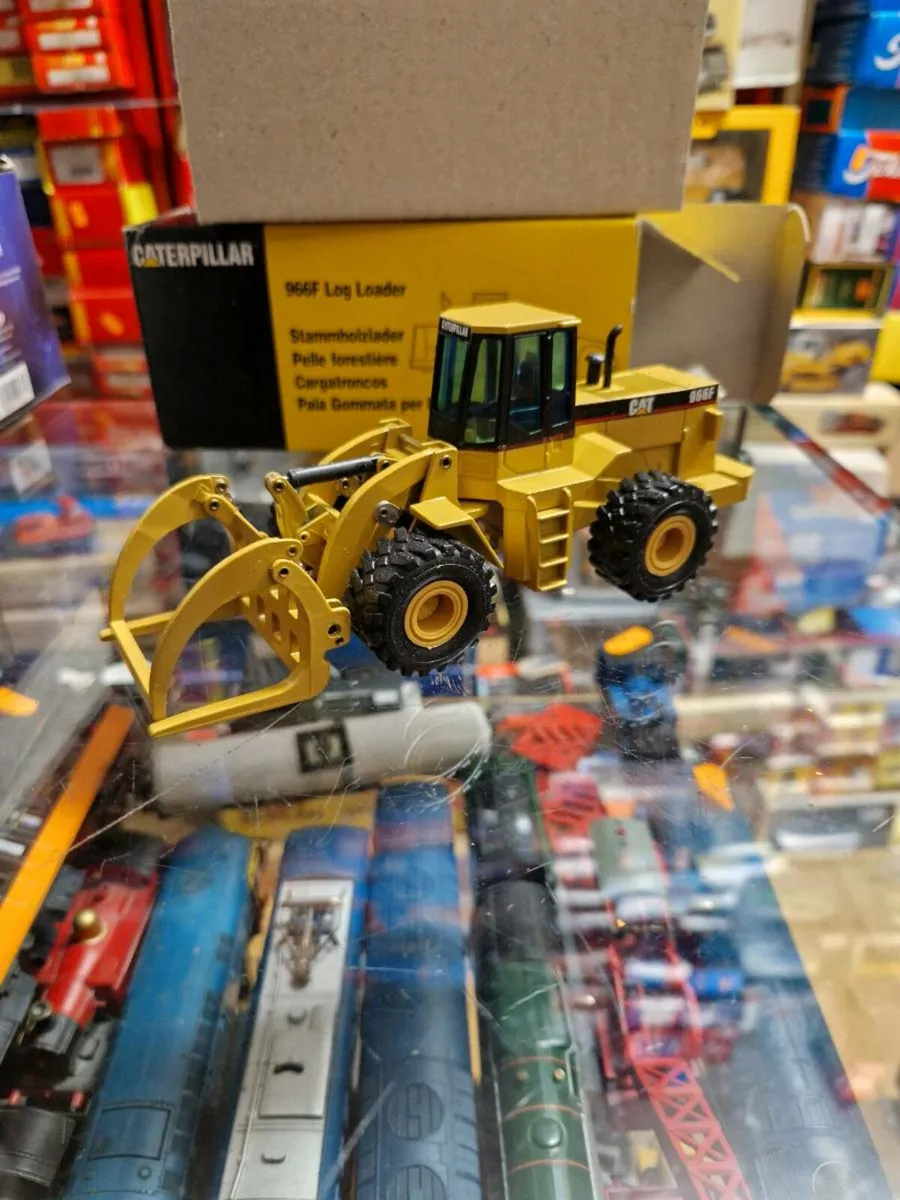 Corgi NZG Caterpillar Log Loader 1.50 - Image 3