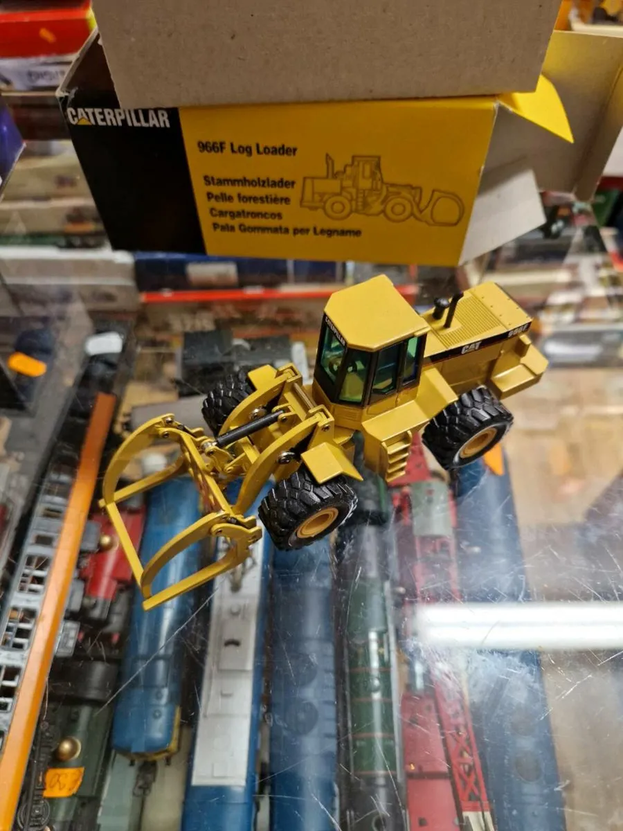 Corgi NZG Caterpillar Log Loader 1.50 - Image 4