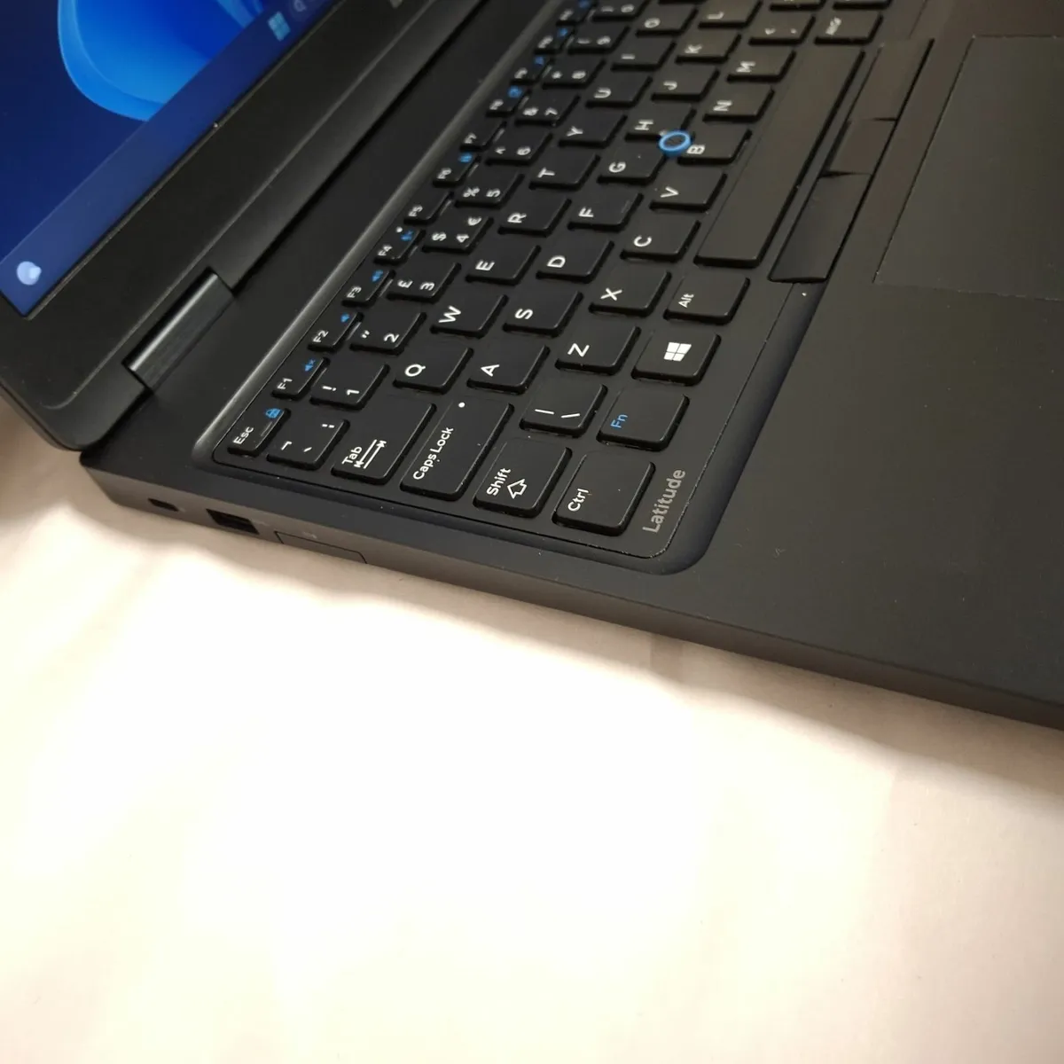 Dell Latitude 5580 i5-7200U, 16GB RAM, 256GB SSD, - Image 2