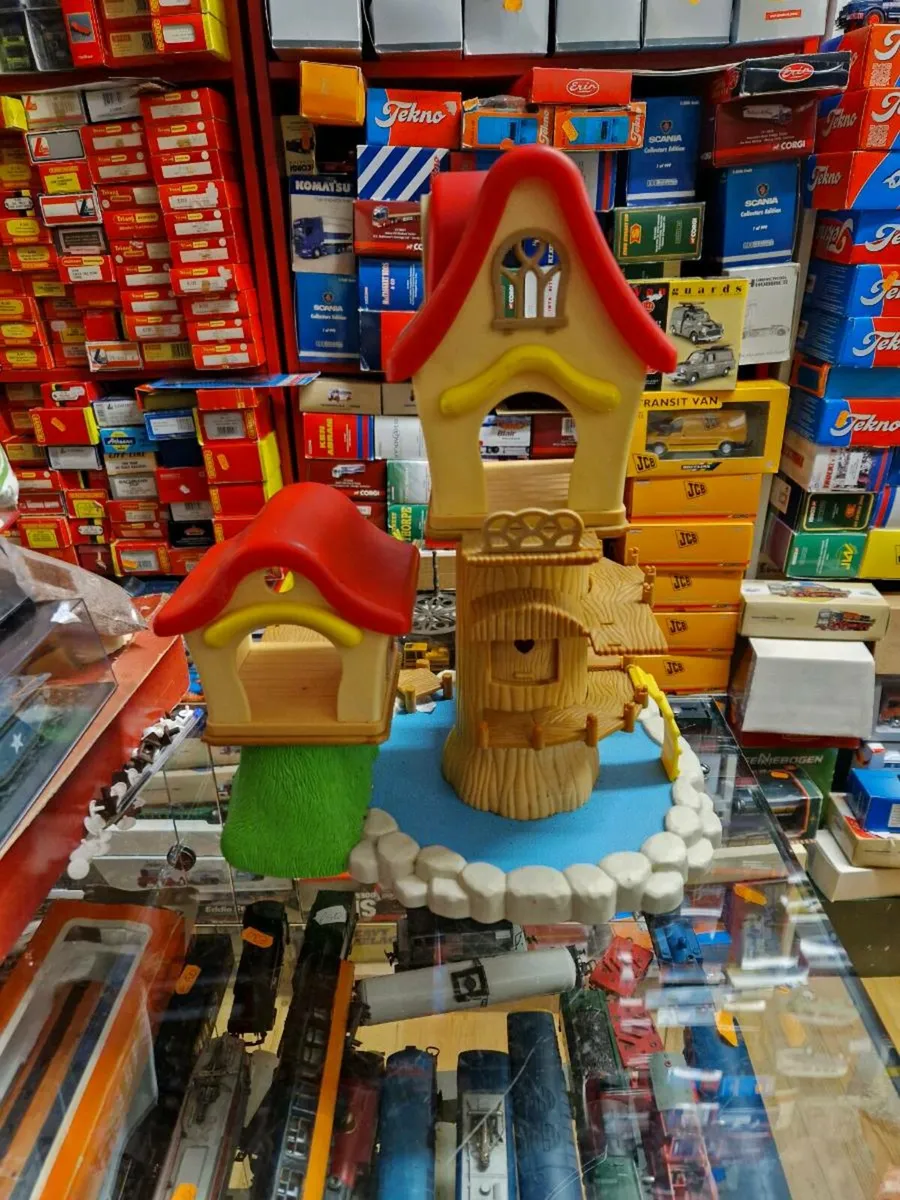Sylvanian Famalies Tree House - Image 2