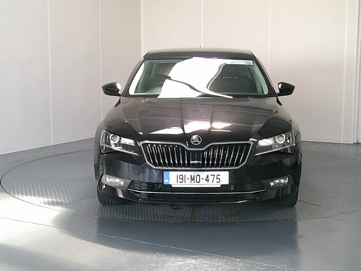 Skoda Superb 2019 - Image 2