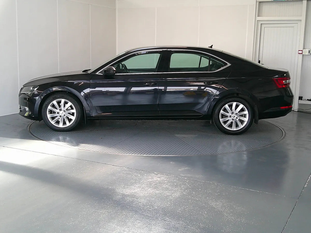 Skoda Superb 2019 - Image 4