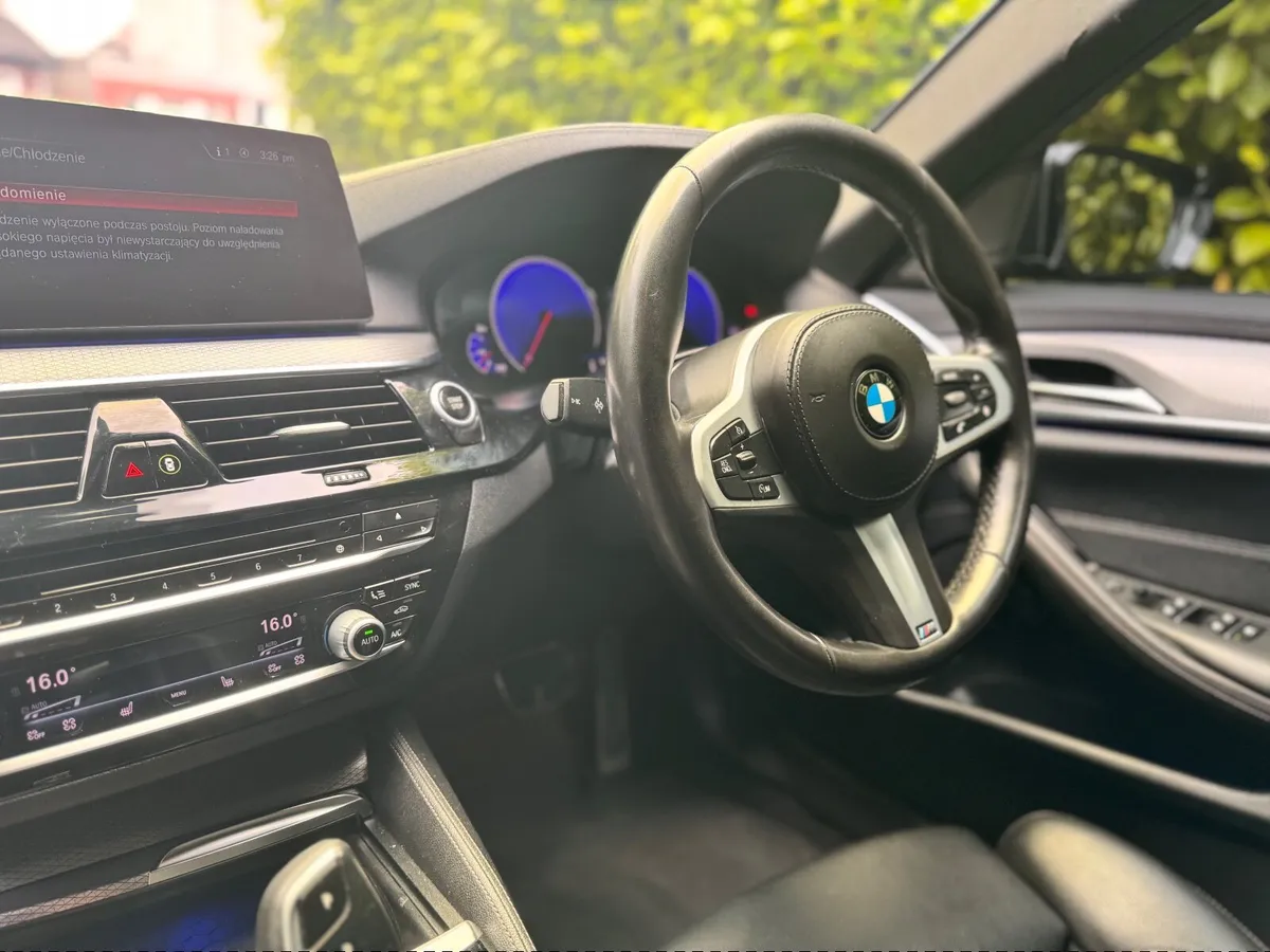 BMW 5-Series 2019 - Image 2