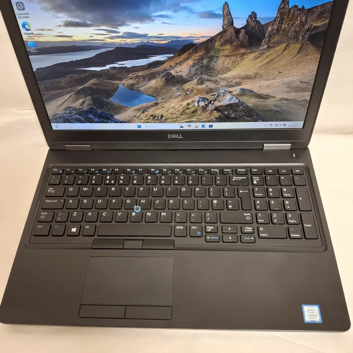 Dell Latitude 5590 i5-8250U, 16GB RAM, 256GB SSD, - Image 1