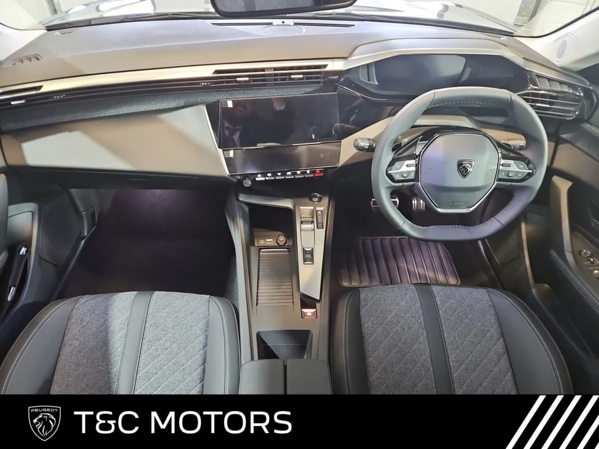 Peugeot 408  demo  Allure 1.2 Automatic - IN Stoc - Image 3