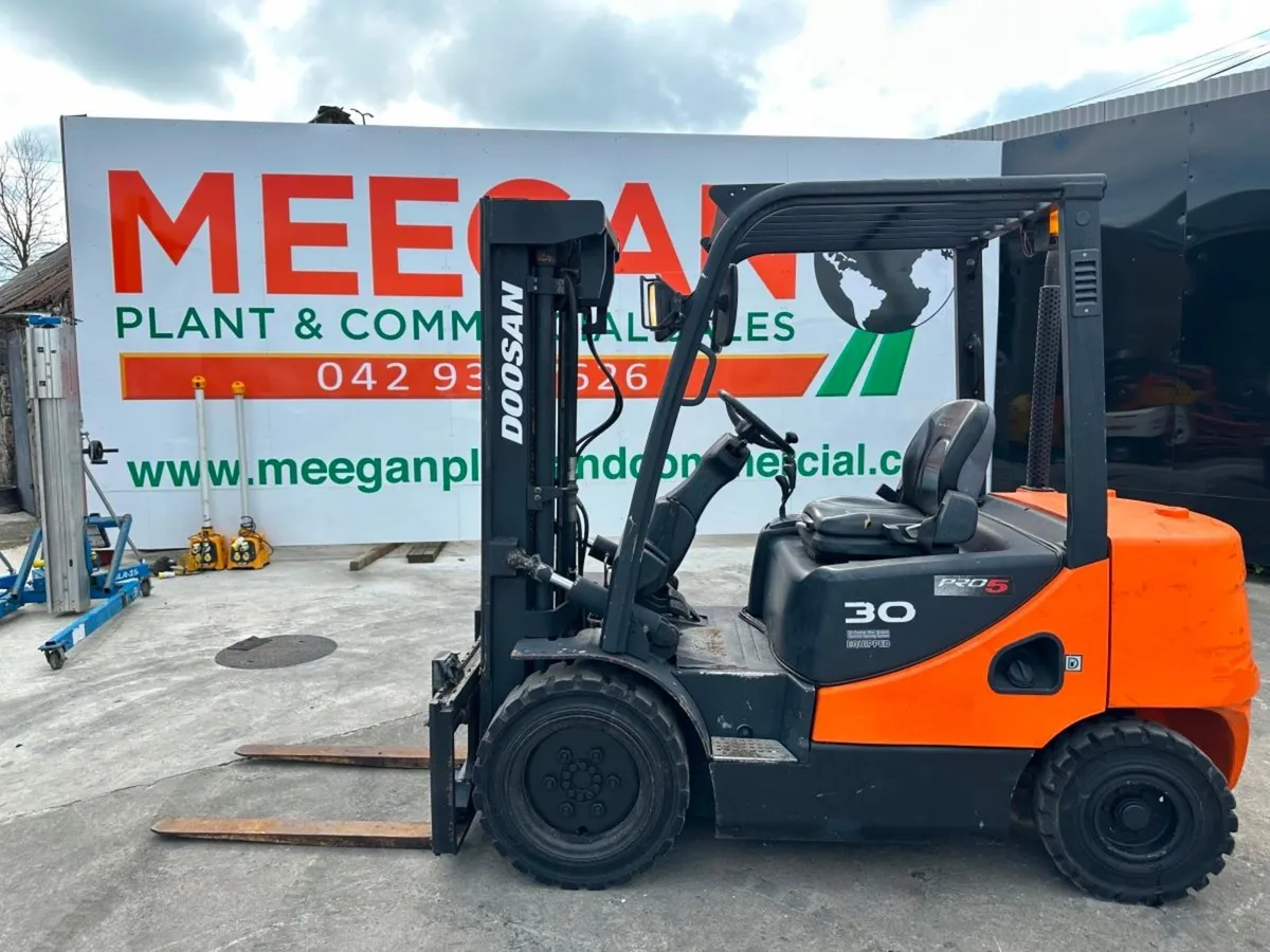 DOOSAN 3 TON CONTAINER SPEC FORKLIFT - Image 3
