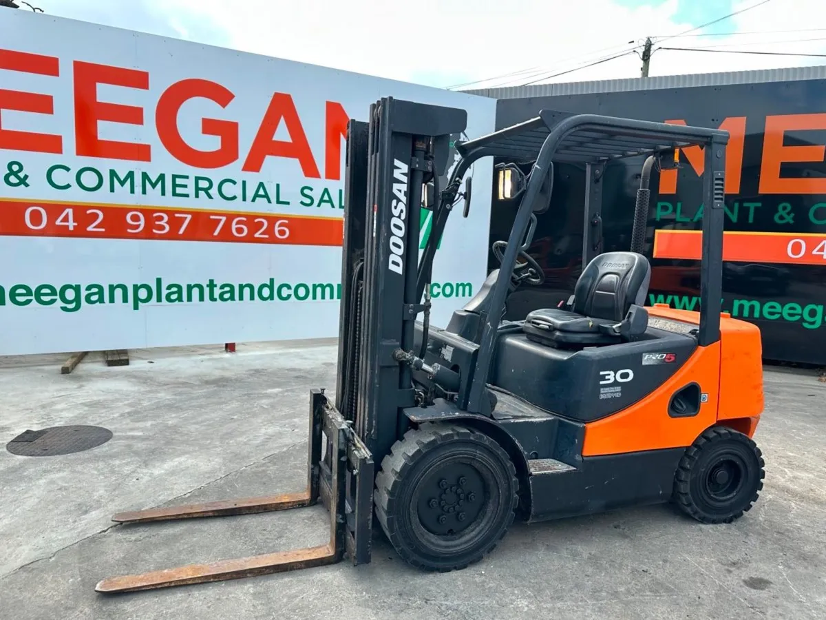 DOOSAN 3 TON CONTAINER SPEC FORKLIFT - Image 4