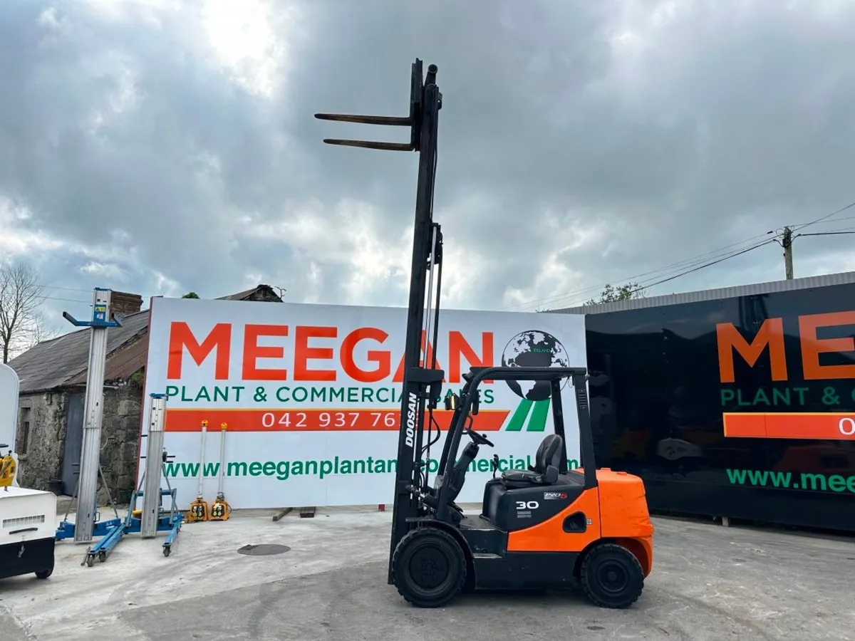 DOOSAN 3 TON CONTAINER SPEC FORKLIFT - Image 2