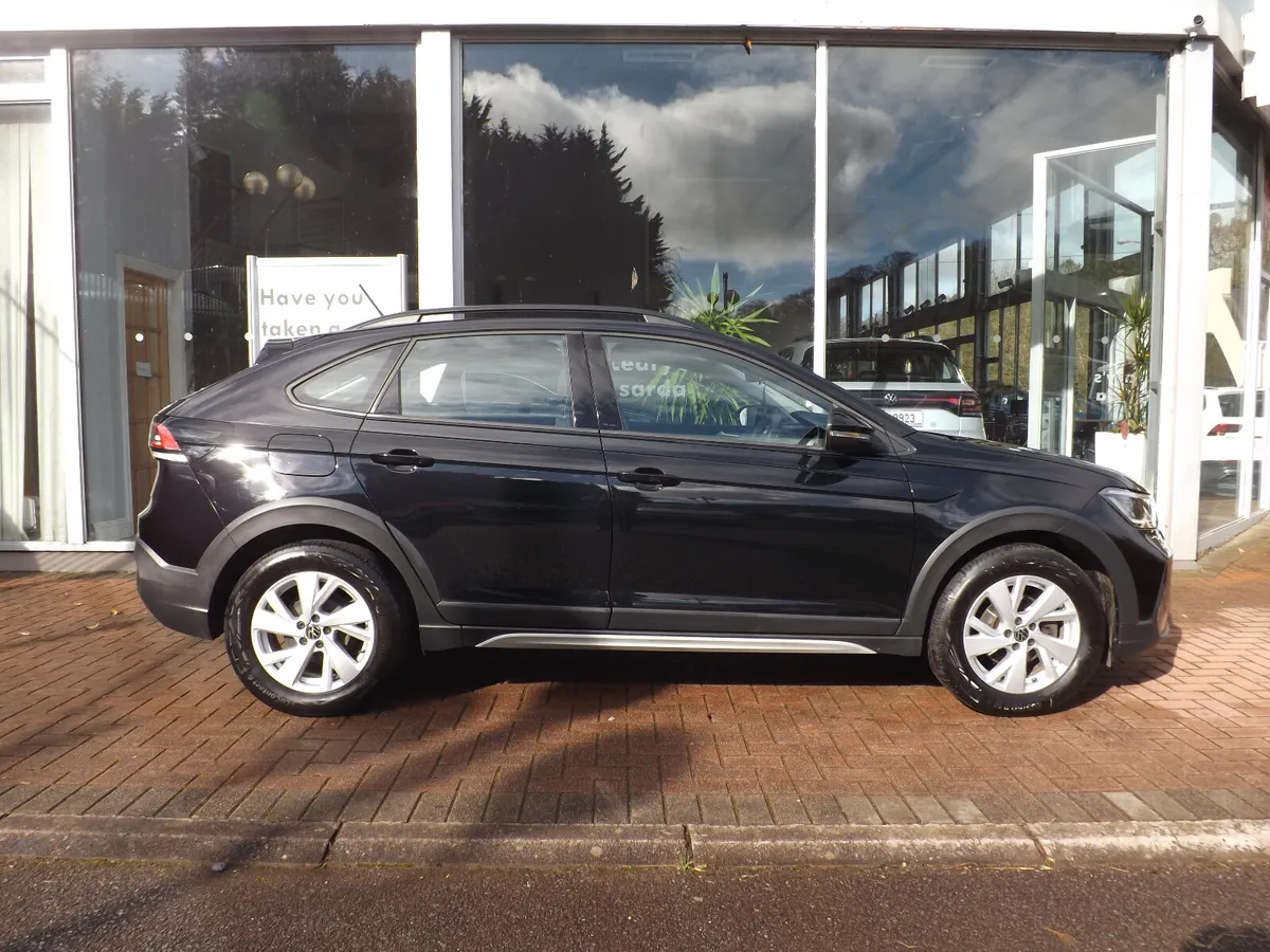 2022 Taigo 1.0 TSi Life, 2 owners, Black met, 25km - Image 3