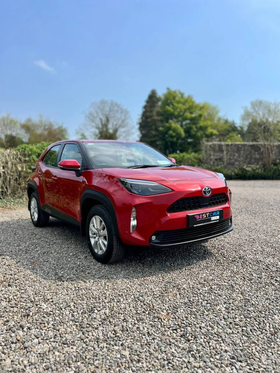 2022 Toyota Yaris Cross 1.5Hybrid CVT Luna Edition - Image 2
