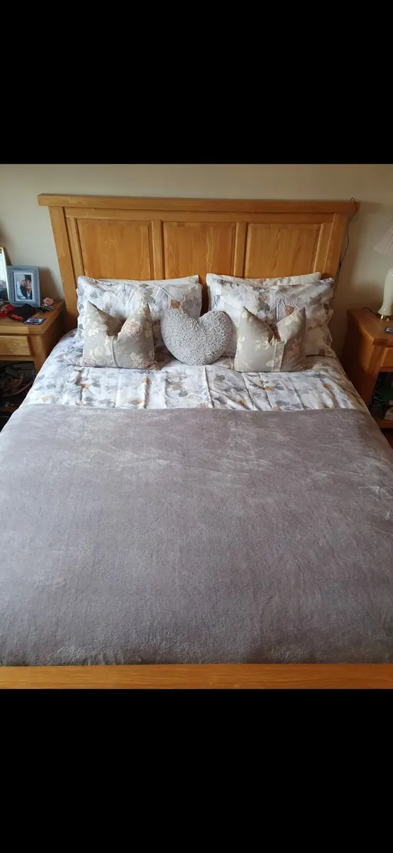 King size bed and matching lockers - Image 2