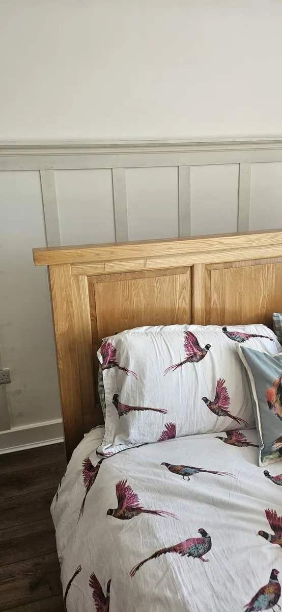 King size bed and matching lockers - Image 3