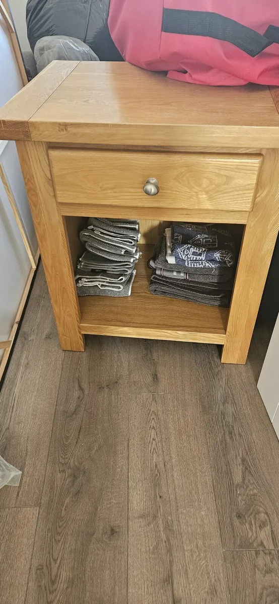 King size bed and matching lockers - Image 4