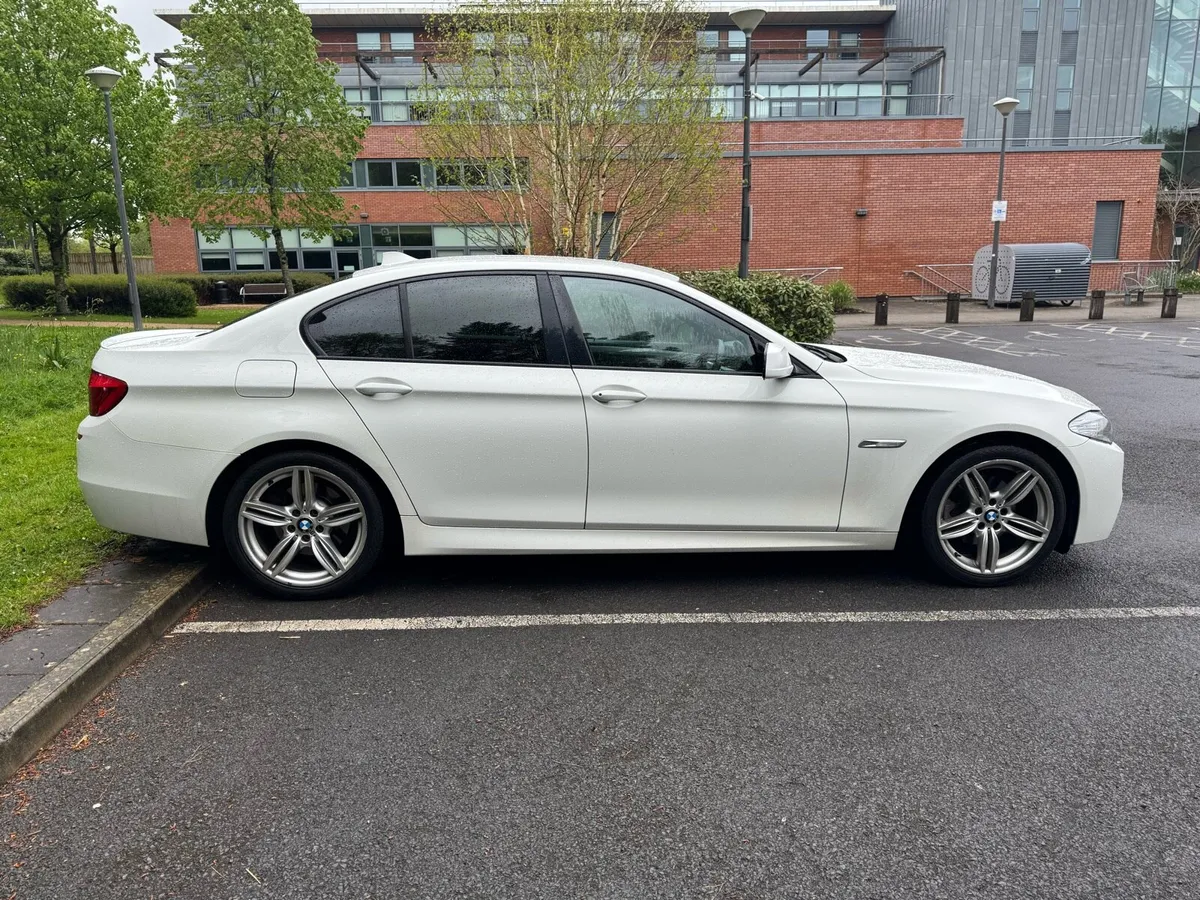 BMW 5-Series 520d - Image 4