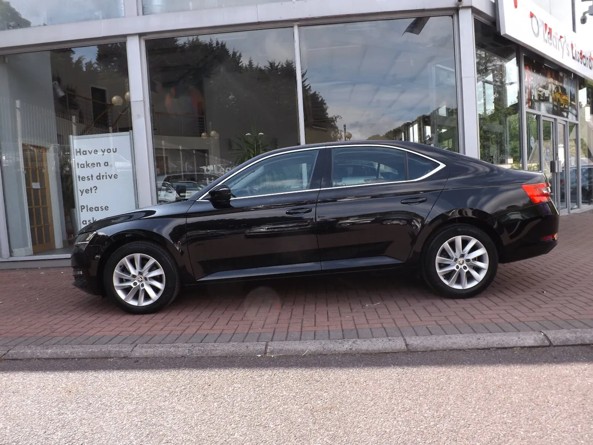 2022 Superb 2.0 TDi Ambition Dsg, Black met, 56km - Image 4