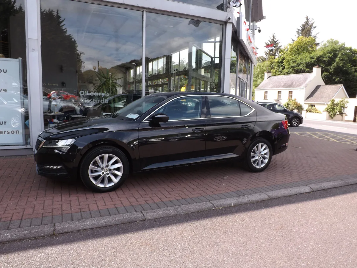 2022 Superb 2.0 TDi Ambition Dsg, Black met, 56km - Image 2