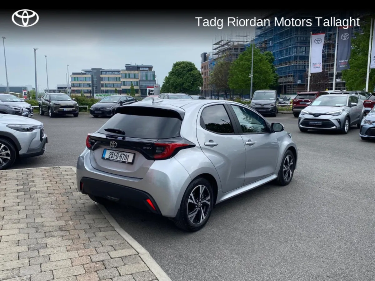 Toyota Yaris Hybrid 115 L-SPORT - Image 2