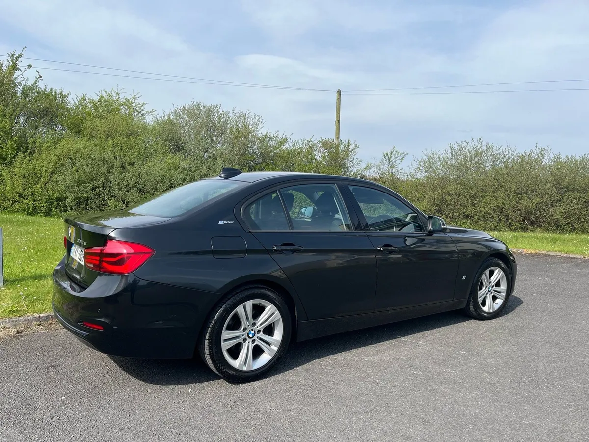 BMW 330e 2017 - Image 2