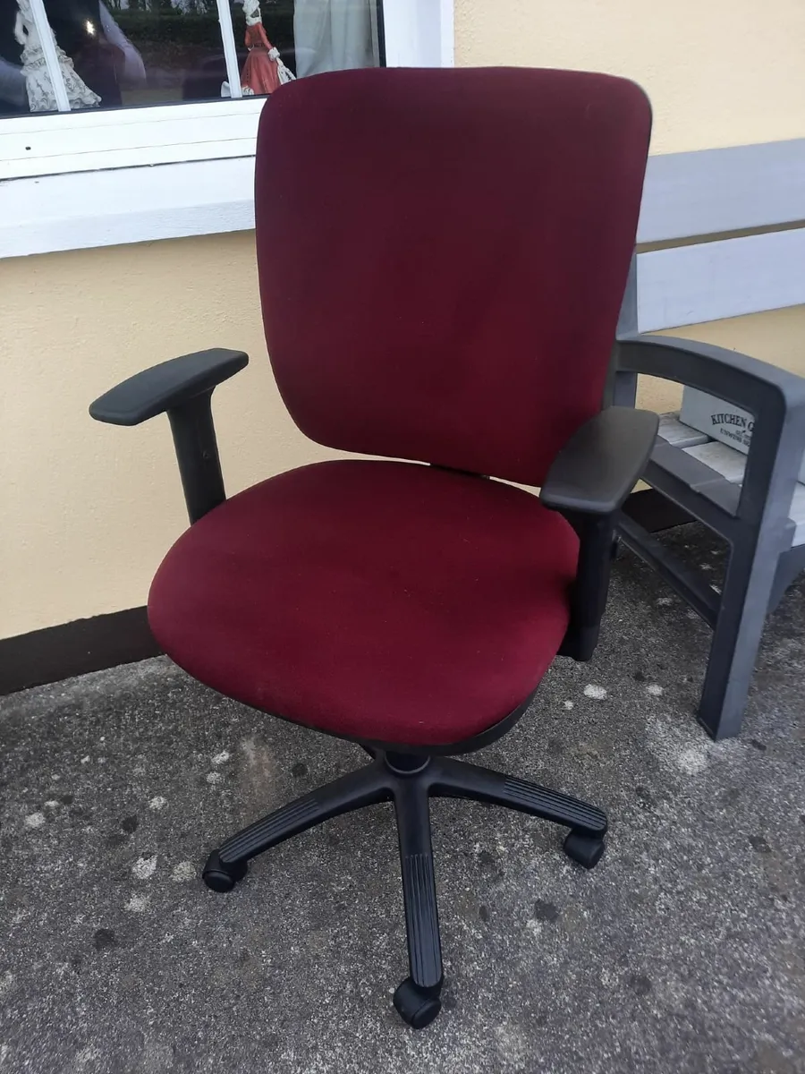 Office chair - Image 1
