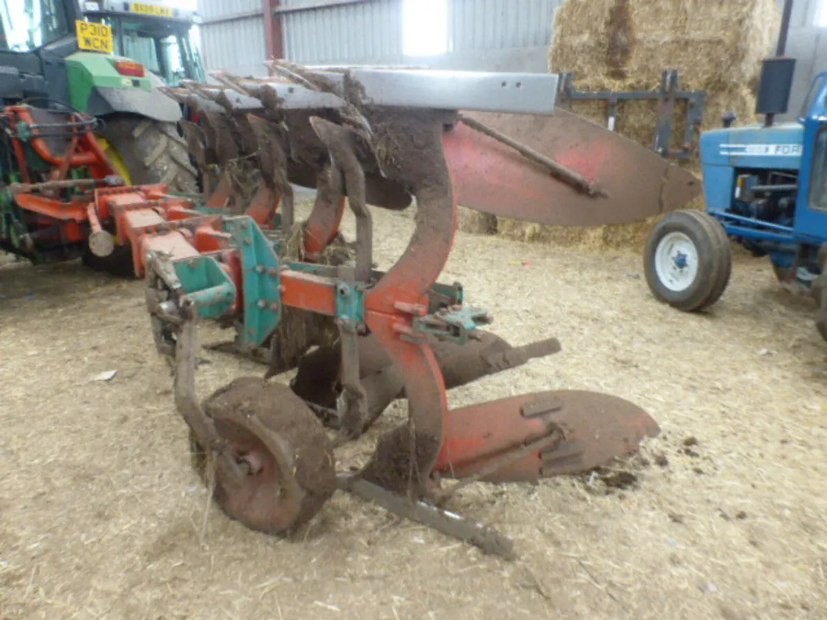 Kverneland Reversible 4 Furrow Plough - Image 4