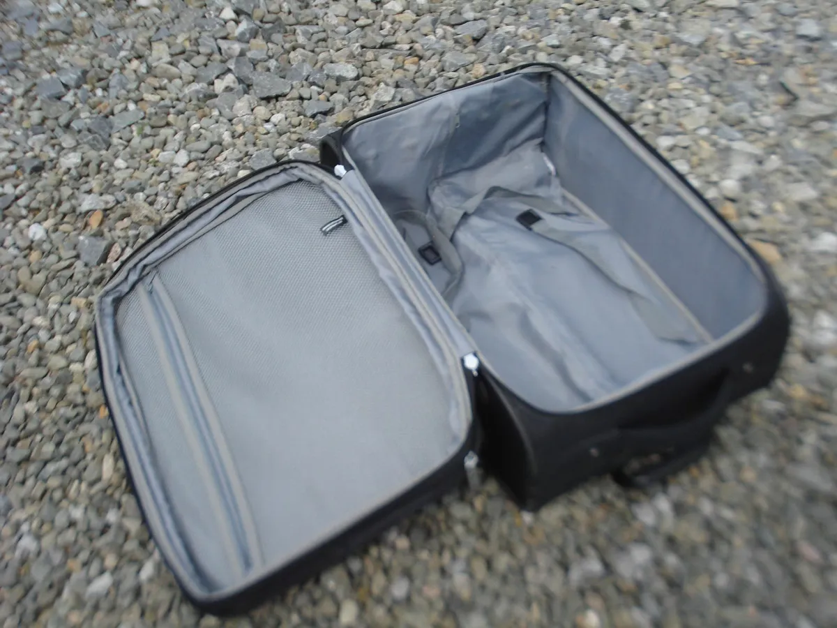 MEDIUM TRAVEL SUITCASE CABIN SIZE. - Image 3