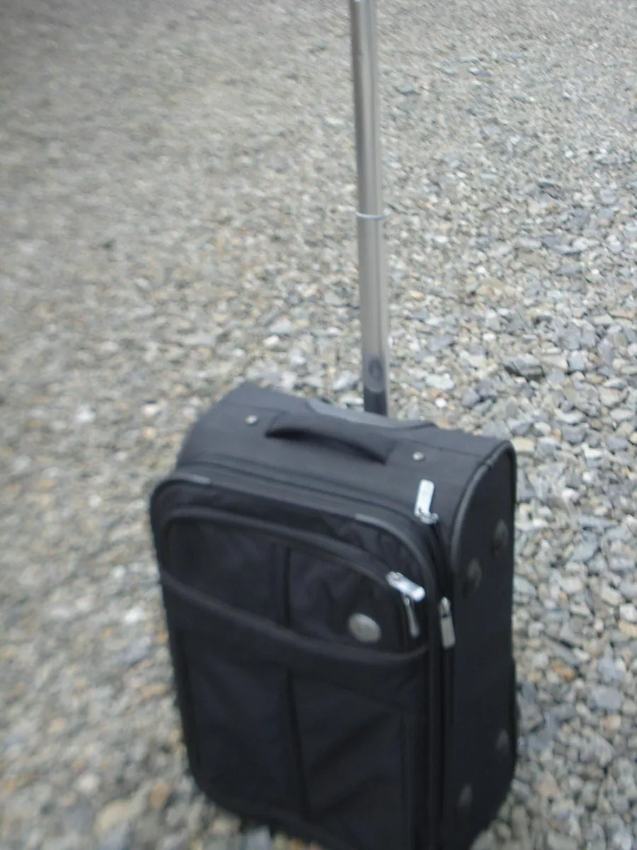 MEDIUM TRAVEL SUITCASE CABIN SIZE. - Image 1
