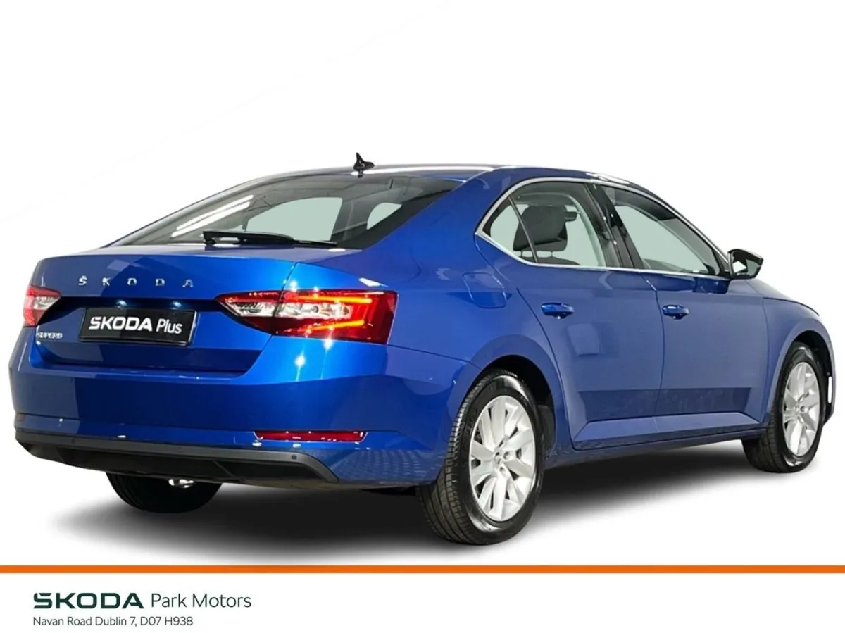 Skoda Superb Ambition DSG 2.0tdi 150BHP - Parking - Image 3